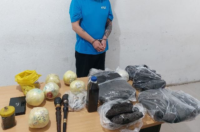 ۳۲ کیلو مواد مخدر در منزل قاچاقچی/ متهم ۵۲ ساله در رشت دستگیر شد