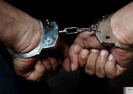 دستبند پلیس بر دستان قاتل ۲۶ ساله در لنگرود 