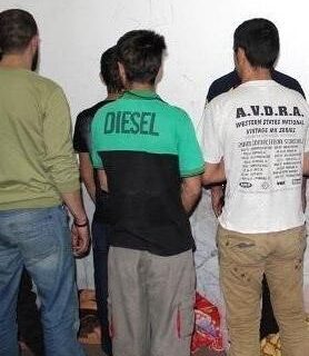 جمع آوری ۵ اتباع بیگانه و توقیف خودرو حامل کالای قاچاق در بندرانزلی