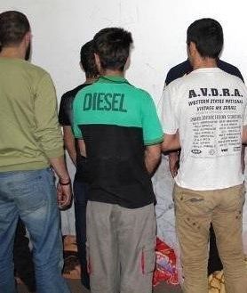 جمع آوری ۵ اتباع بیگانه و توقیف خودرو حامل کالای قاچاق در بندرانزلی