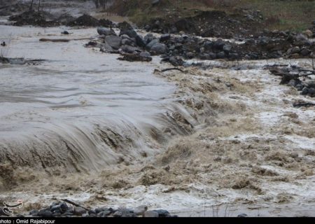 طغیان شدن ۱۱ رودخانه گیلان در اثر بارش‌‌های سیل‌آسا