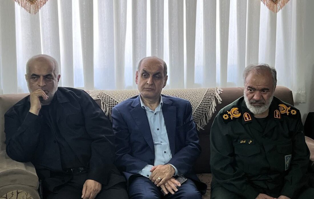 دیدار استاندار گیلان و جانشین فرمانده کل سپاه پاسداران با خانواده شهید حق‌بین
