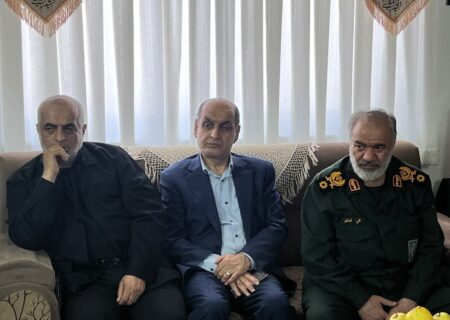 دیدار استاندار گیلان و جانشین فرمانده کل سپاه پاسداران با خانواده شهید حق‌بین