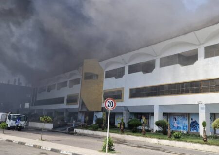 آتش سوزی در مجتمع تجاری ونوس منطقه آزادانزلی