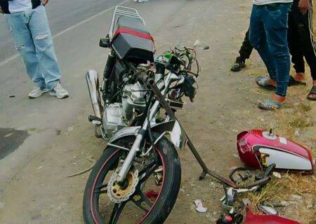 برخورد موتورسیکلت با کامیون در اسالم
