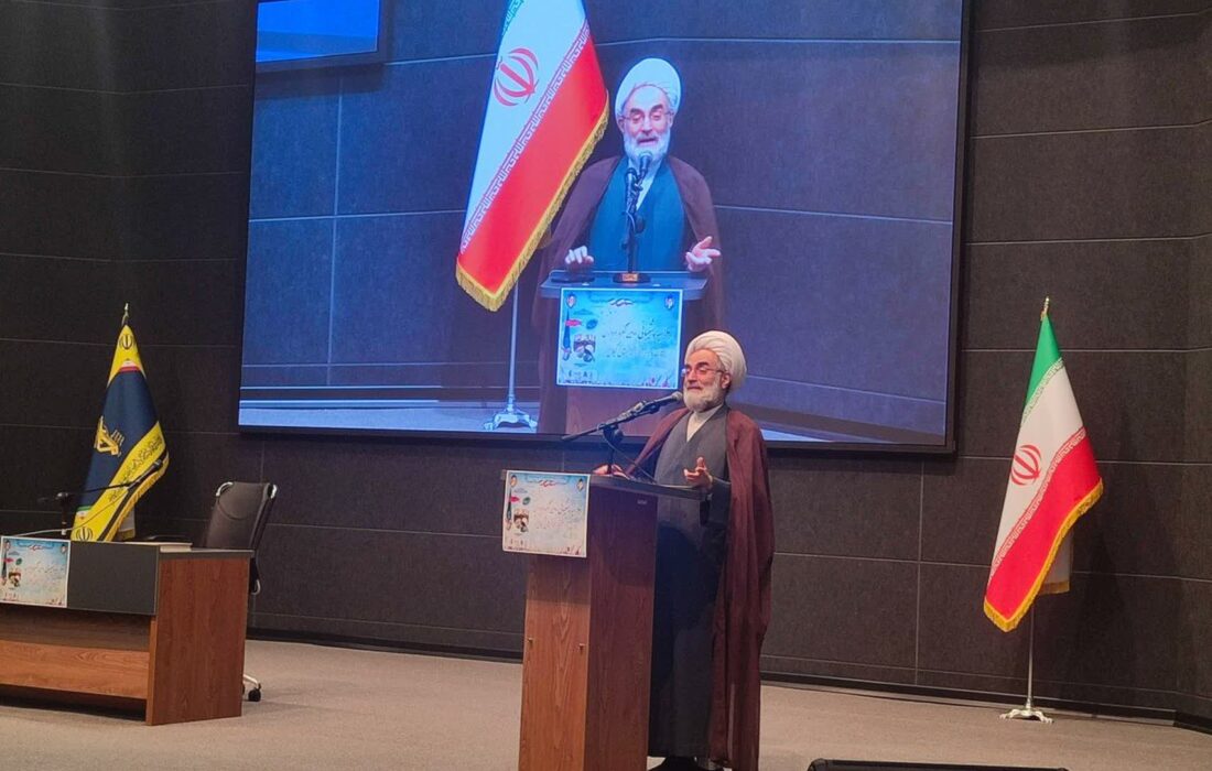 روحیه ایثار و تبعیت از ولایت باید در جامعه نهادینه شود