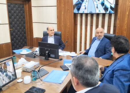 مشکلات چوکای تالش و دخانیات گیلان در نشست استاندار با وزیر کار به صورت ویژه بررسی شد