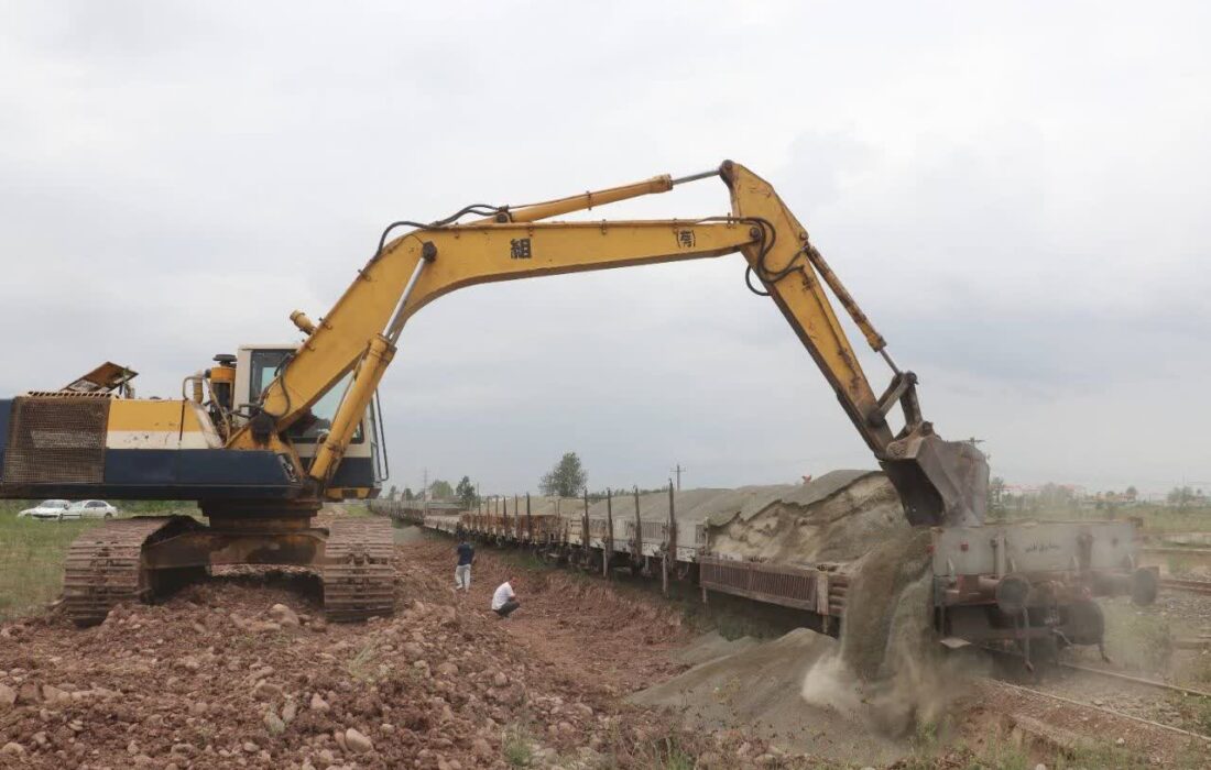 جذب بار جدید شن و ماسه در اداره‌کل راه‌آهن شمال۲