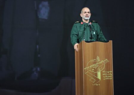 مقاومت و ایستادگی رمز پیروزی ملت ایران است