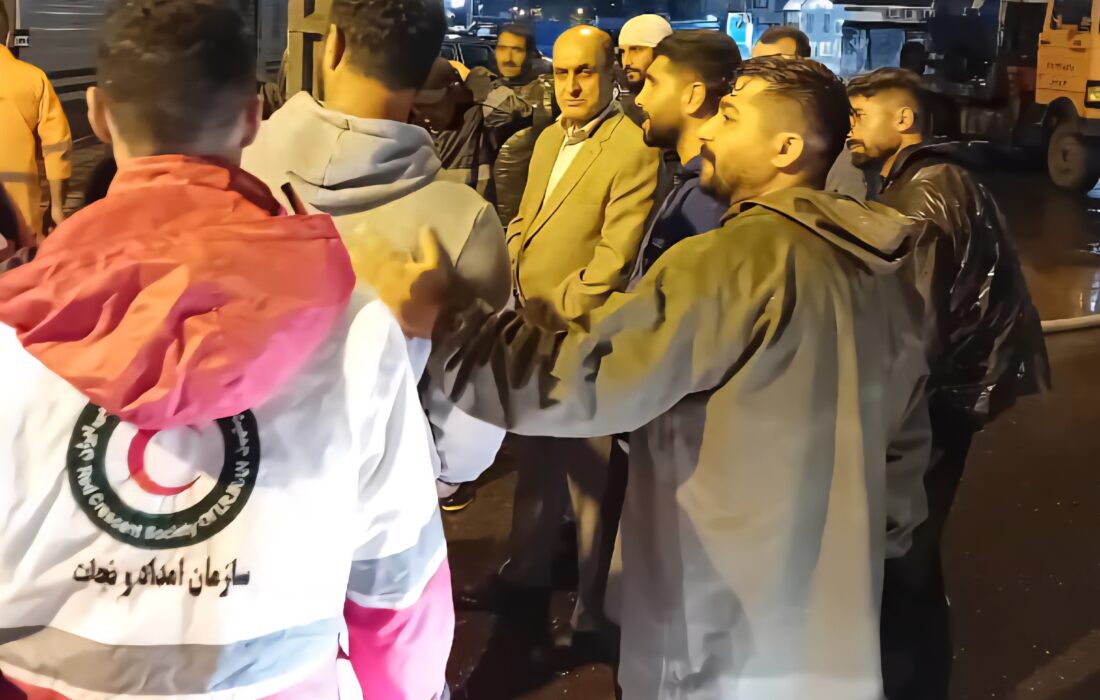 بازدید استاندار گیلان از مناطق دچار آب‌گرفتگی در بندر انزلی