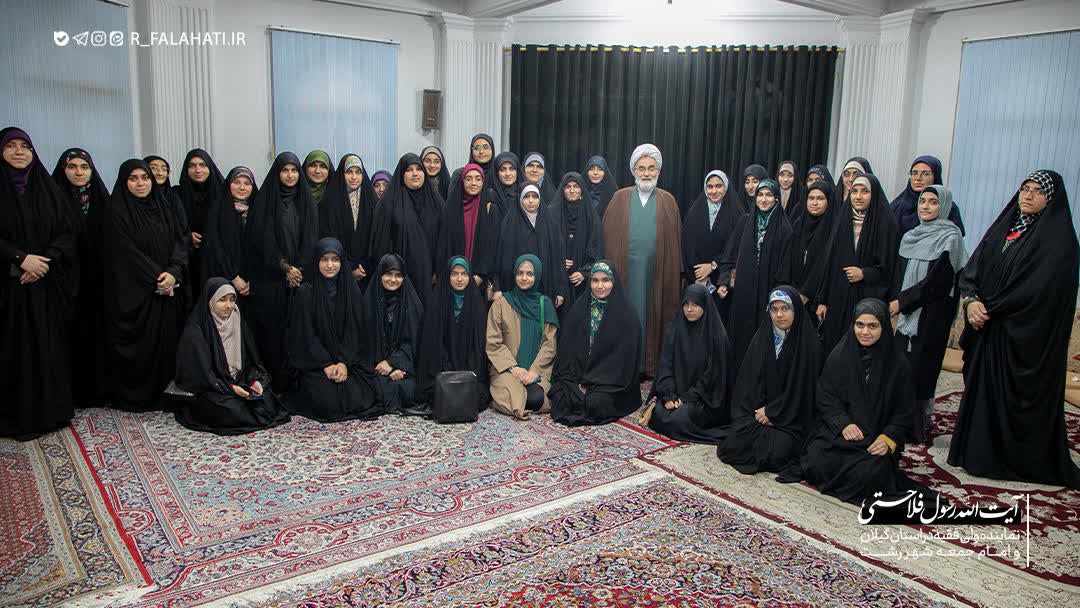 آگاهی، حجاب و الگوگیری از شهیدحسین فهمیده تاکید امام جمعه رشت به دانش آموزان دختر گیلانی