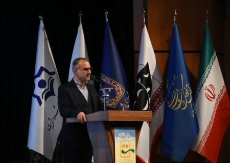 کارگرنیا:تئاتر هویت فرهنگی شهر است/ حمایت از گروه‌های برگزیده جشنواره استانی جهت حضور در جشنواره فجر