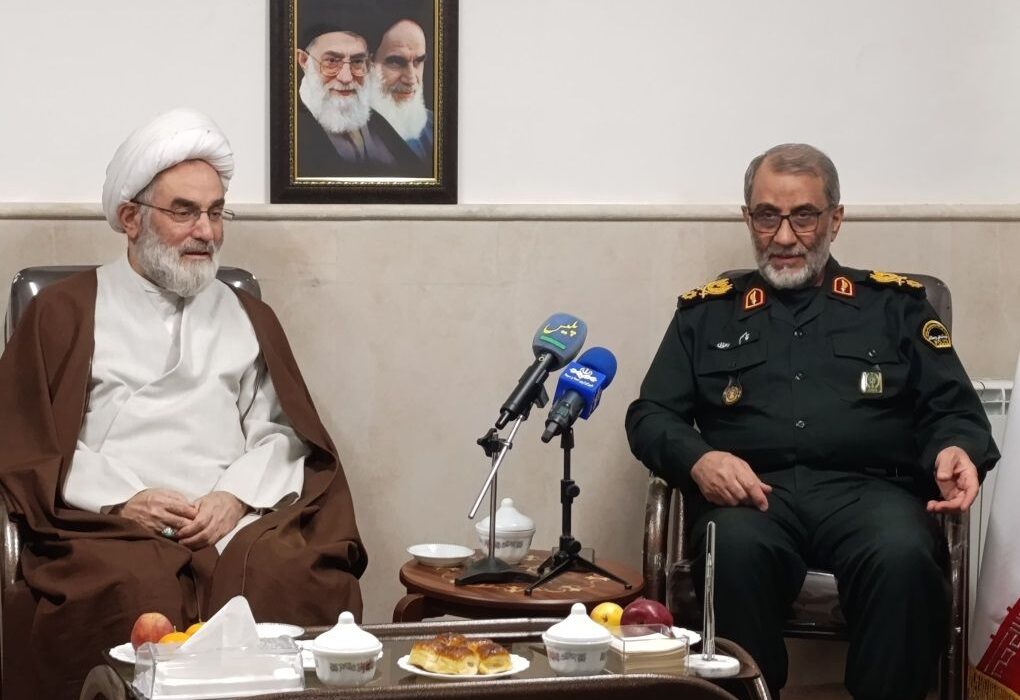 خدمت به جامعه اسلامی برتر از زیارت امام حسین(ع) است