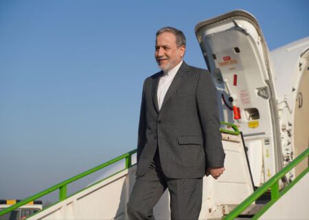 وزیر امور خارجه وارد گیلان شد