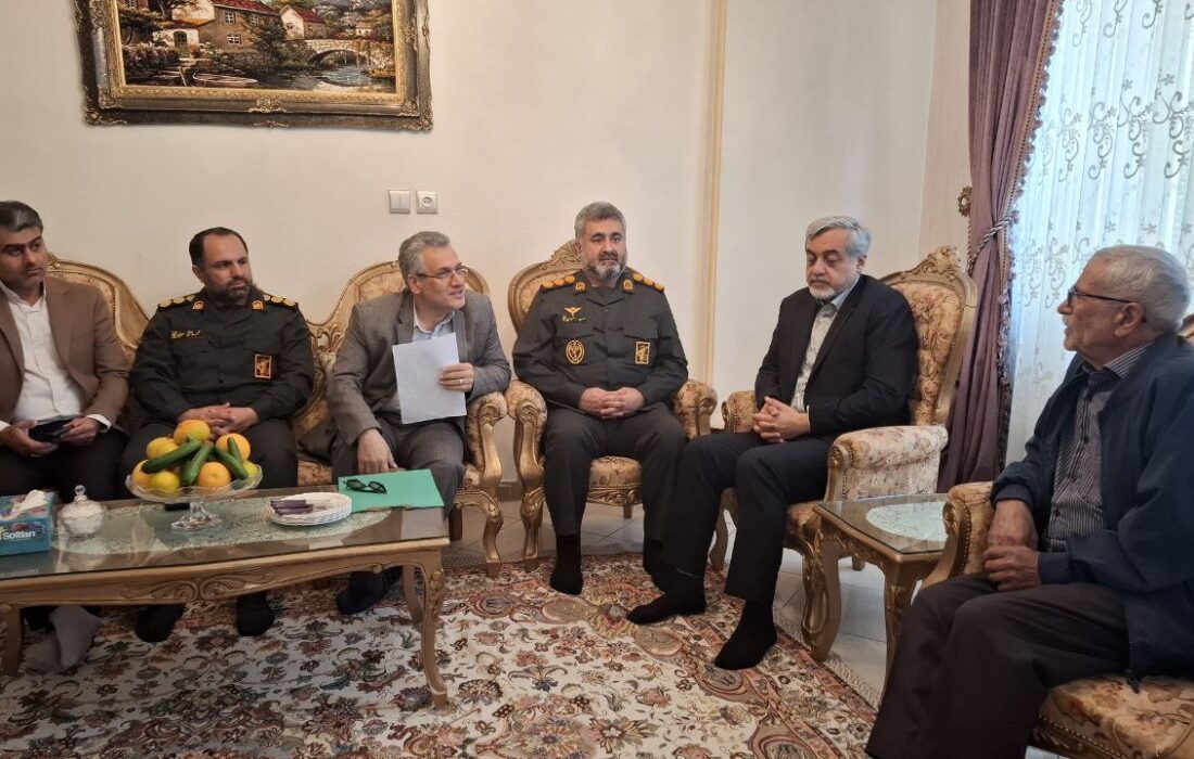 دیدار فرماندار و فرمانده سپاه ناحیه مرکزی رشت با ۲ خانواده شهید بسیجی