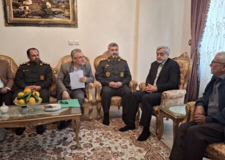 دیدار فرماندار و فرمانده سپاه ناحیه مرکزی رشت با ۲ خانواده شهید بسیجی