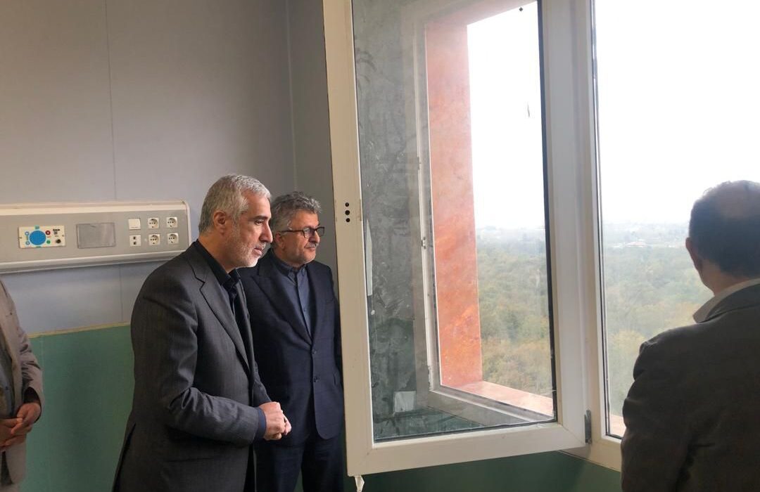 بازدید معاون وزیر بهداشت از بیمارستان ۴۲۱ تخت‌خوابی لاکان