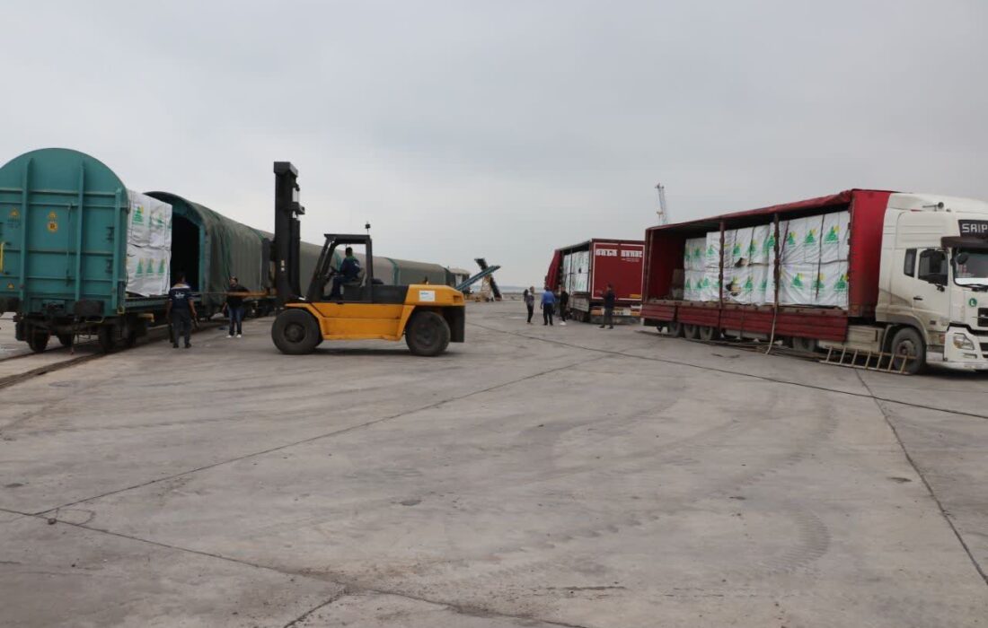 آغاز بارگیری و حمل آزمایشی محموله ترانزیتی تخته برای نخستین‌بار در بندر کاسپین