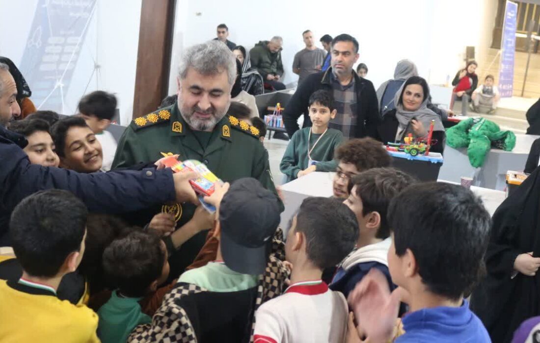 جوانان ایرانی با اراده و علم دشمنان انقلاب را ناکام گذاشته‌اند