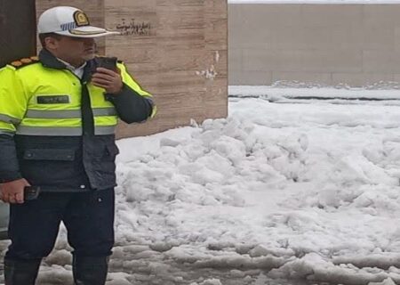 حضور گسترده پلیس راهنمایی و رانندگی گیلان در روزهای برفی