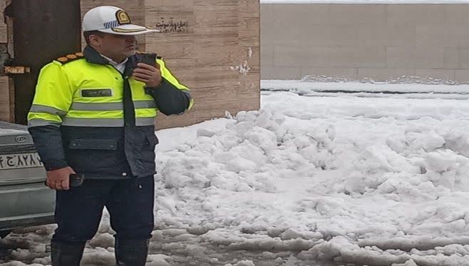 حضور گسترده پلیس راهنمایی و رانندگی گیلان در روزهای برفی