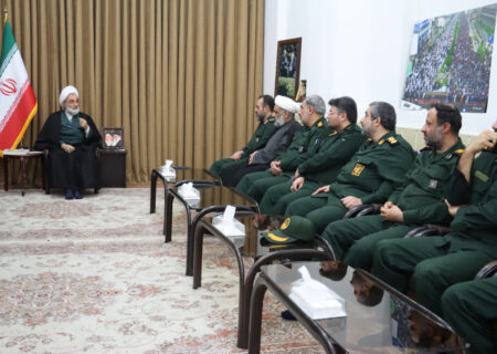 بیعت با رهبری و وحدت ملت ایران در برابر دشمنان ضروری است 
