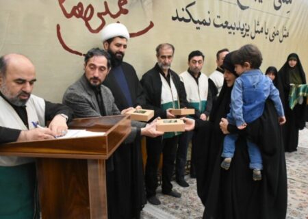 مراسم تجلیل از ۴۲ مادر برگزیده رویداد «شکوه مادری» در رشت برگزار شد