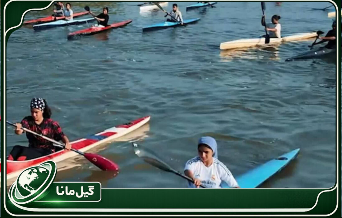 رقابت قایقرانان دختر و پسر در تالاب انزلی به مناسبت هفته دولت و روز دریای خزر