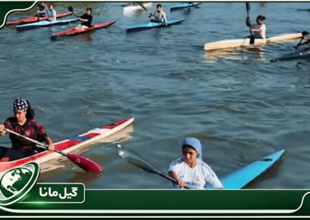 رقابت قایقرانان دختر و پسر در تالاب انزلی به مناسبت هفته دولت و روز دریای خزر